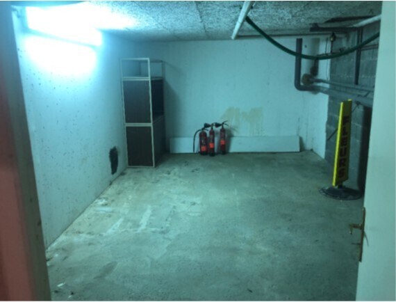 14 Avenue Charreyre, Corbas to rent - Interior Photo - Image 3 of 6
