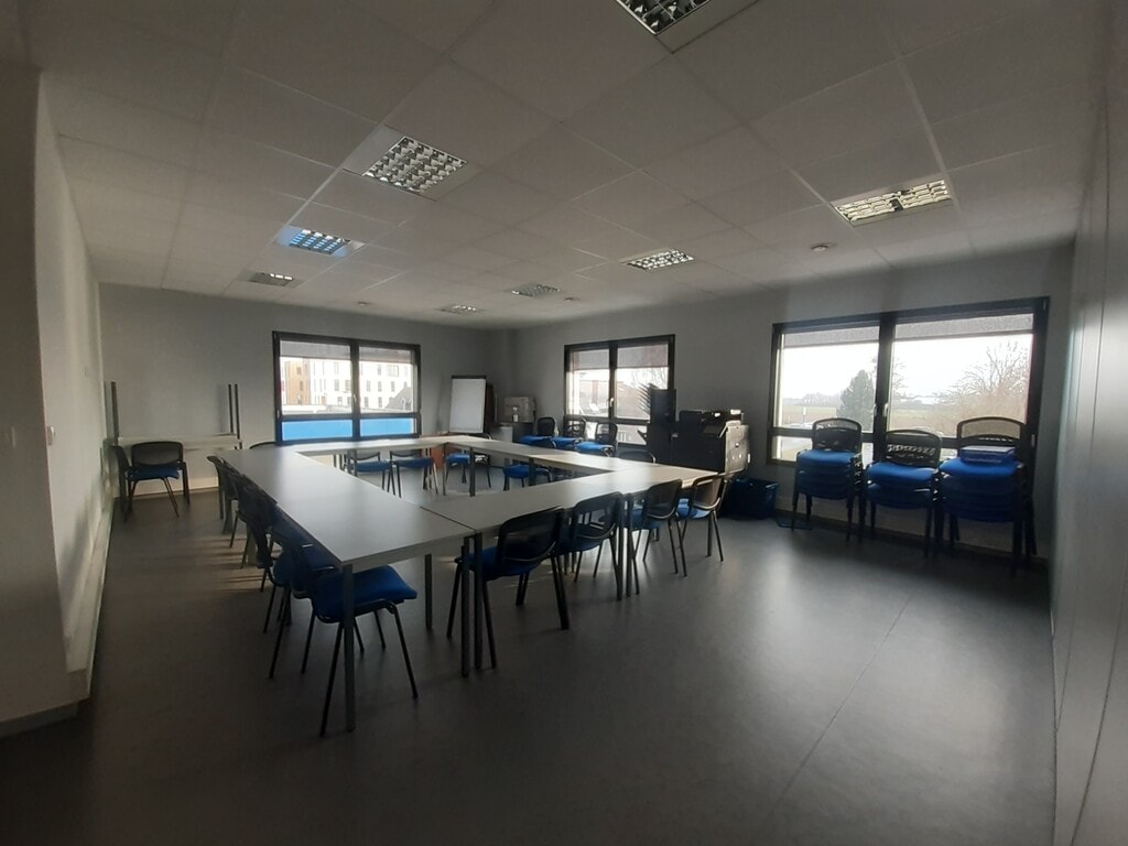 Location Bureaux 104 m² - Photo 1