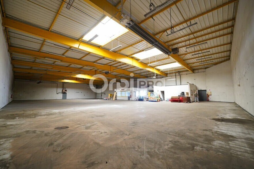 379 Rue De La Dombes, Miribel to rent - Building Photo - Image 2 of 11