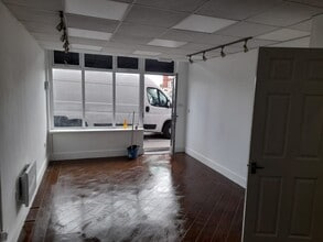 19 Warbreck Moor, Liverpool to rent Interior Photo- Image 2 of 6