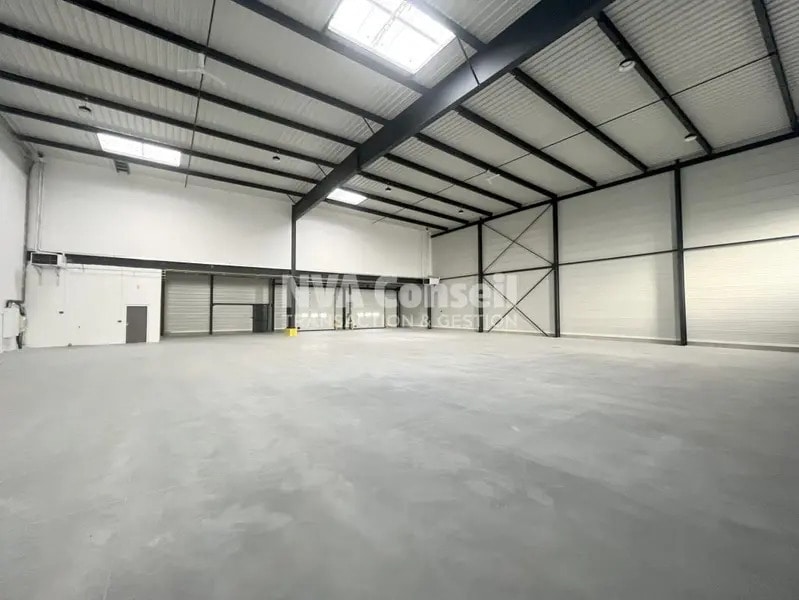 Industrial in SAINT-OUEN-L'AUMONE to rent Interior Photo- Image 1 of 14