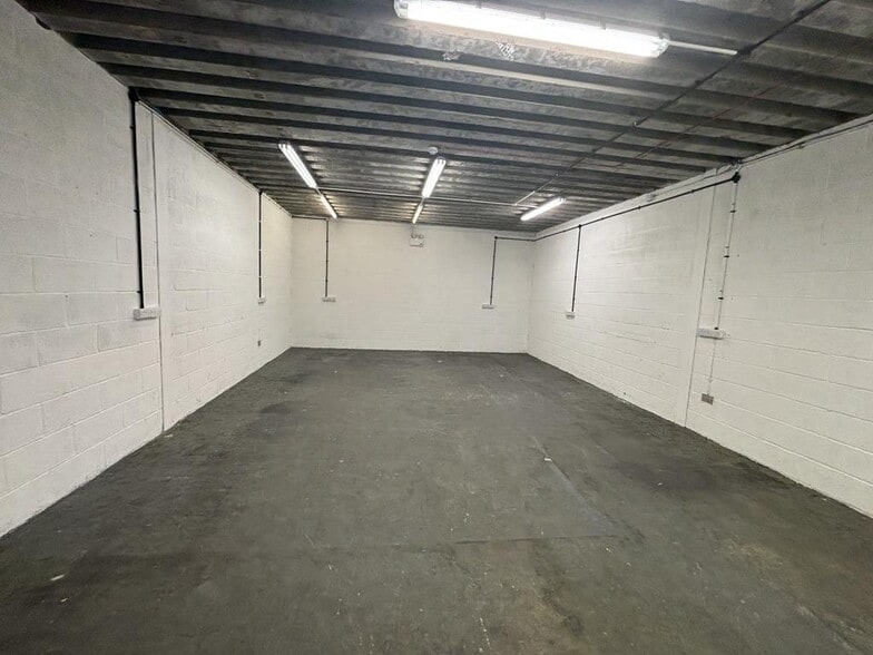 Wirral Park Rd, Glastonbury to rent - Building Photo - Image 2 of 6