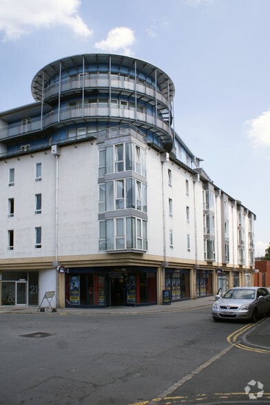 Sanford St, Swindon to rent - Primary Photo - Image 1 of 15