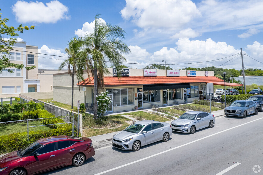 18790-18798 W Dixie Hwy, Miami, FL for rent - Building Photo - Image 1 of 1