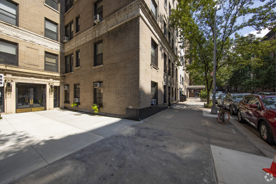 145 W 71st St, New York, NY for rent - Building Photo - Image 1 of 10