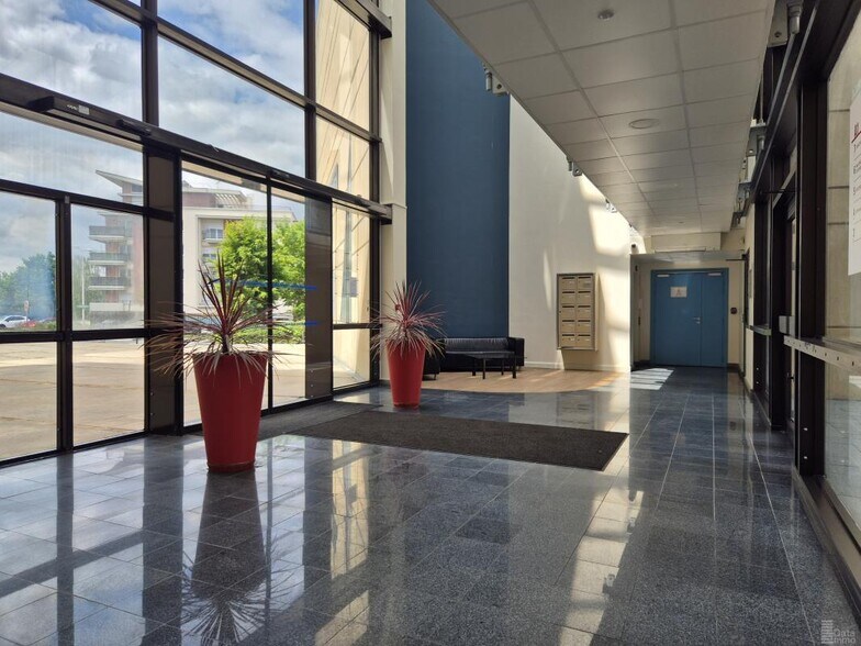 1 Boulevard De La Malvoisine, Lognes to rent - Building Photo - Image 3 of 8
