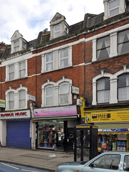 159 Upper Tooting Rd, London to rent - Building Photo - Image 2 of 2