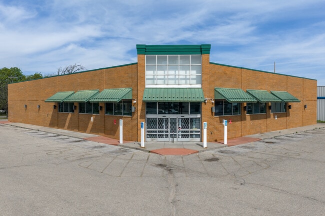 More details for 1555 S Broadway, Wichita, KS - Retail for Auction