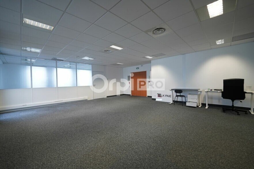 1 Rue Monseigneur Ancel, Saint-Priest to rent - Building Photo - Image 3 of 12