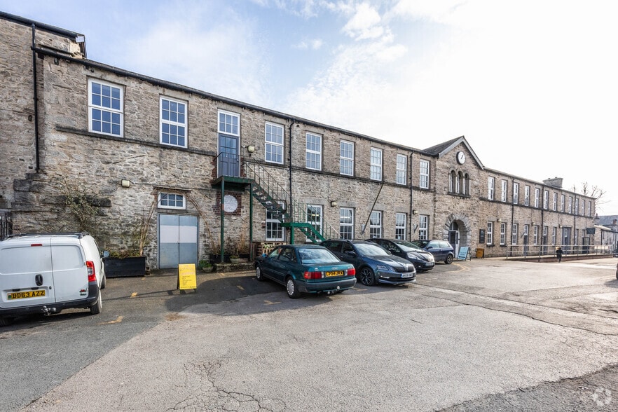 Aynam Rd, Kendal to rent - Building Photo - Image 2 of 3