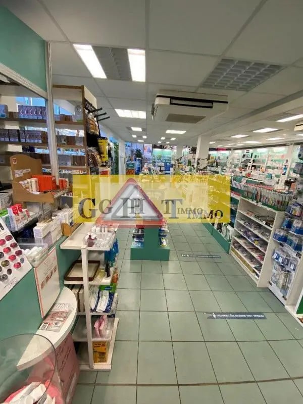 Vente Commerce 239 m² - Photo 1