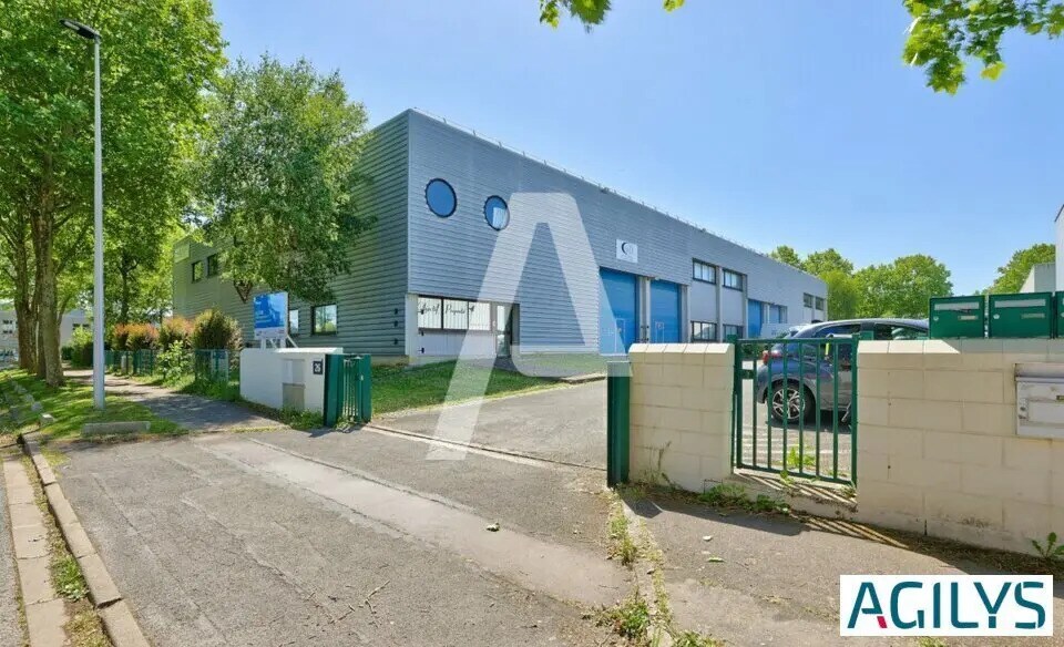 Light Industrial in Collégien to rent - Building Photo - Image 2 of 4