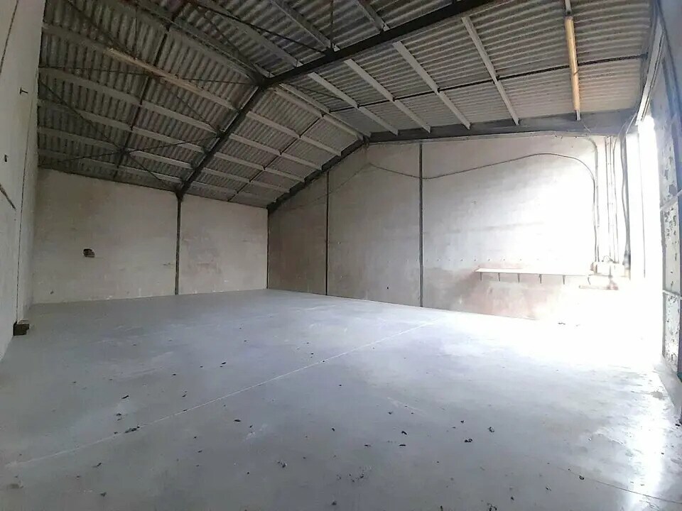 Location Entrepôt 150 m² - Photo 1