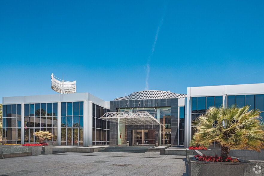 Enrique Granados, 6, Pozuelo de Alarcón, Madrid to rent - Building Photo - Image 2 of 11