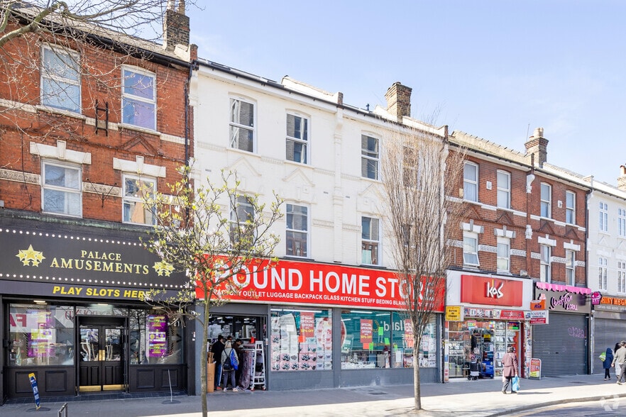 51-53 High Rd, London to rent - Building Photo - Image 2 of 2