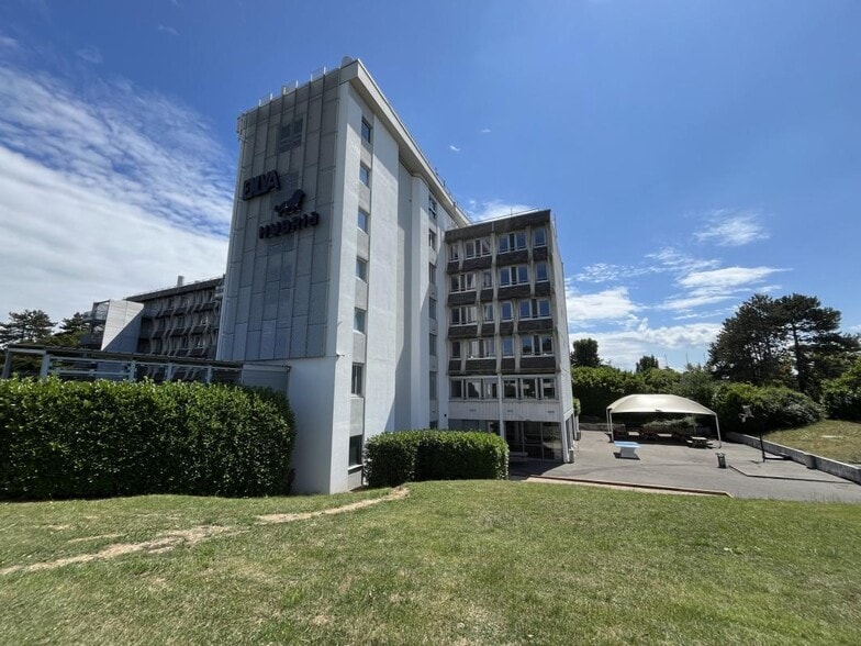 Office in Écully to rent - Building Photo - Image 1 of 14