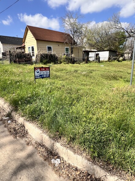 1515 E Peach, Fort Worth, TX for sale - Primary Photo - Image 1 of 9