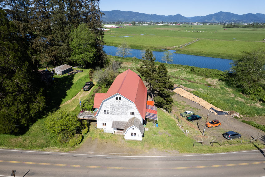 25 Fraser Rd W, Tillamook, OR for sale - Primary Photo - Image 1 of 71