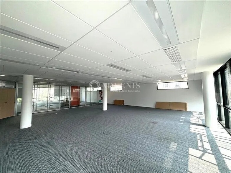 Office in Maisons-Alfort to rent - Interior Photo - Image 2 of 8