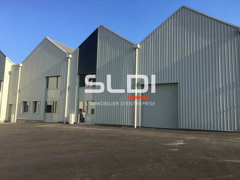 Office in Genas to rent - Building Photo - Image 1 of 10