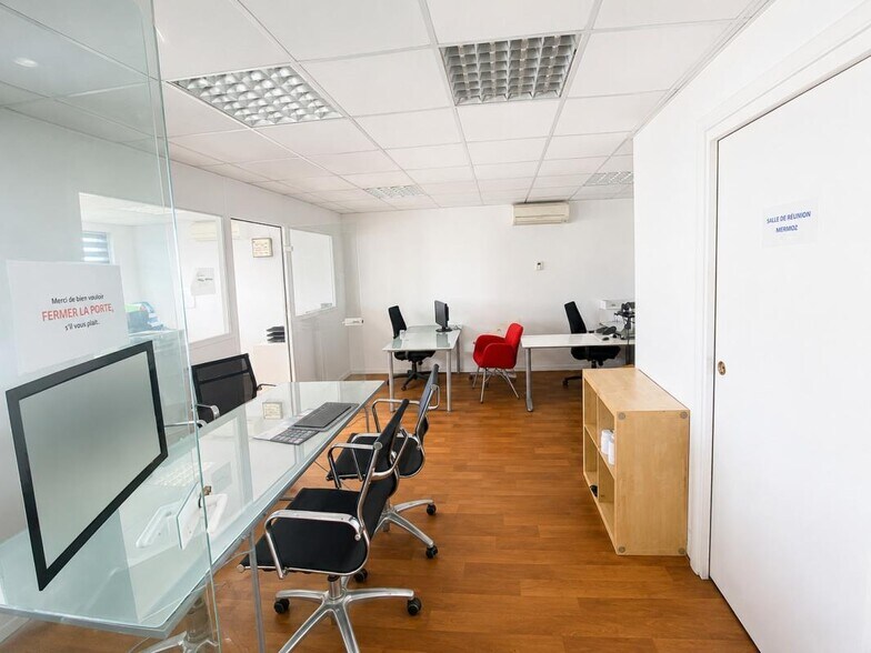 Light Industrial in Montreuil to rent - Building Photo - Image 2 of 5