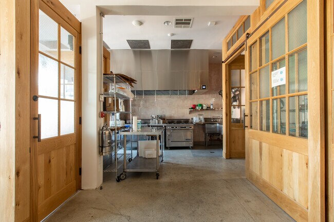 More details for 12906 Venice Blvd, Los Angeles, CA - Light Industrial to Rent