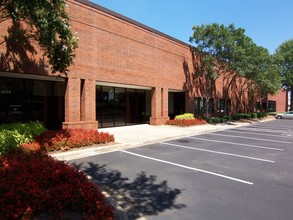 3410 Oak Lake Blvd, Charlotte, NC for rent Building Photo- Image 1 of 4