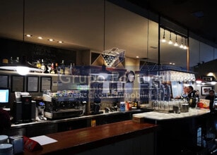 Retail in Madrid, Madrid to rent Interior Photo- Image 2 of 3