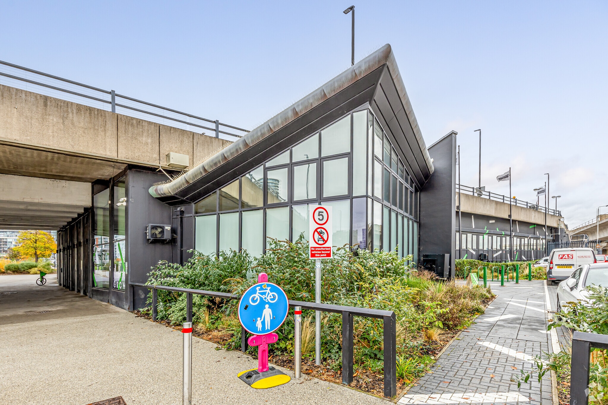 1 Dock Rd, London to rent Primary Photo- Image 1 of 26