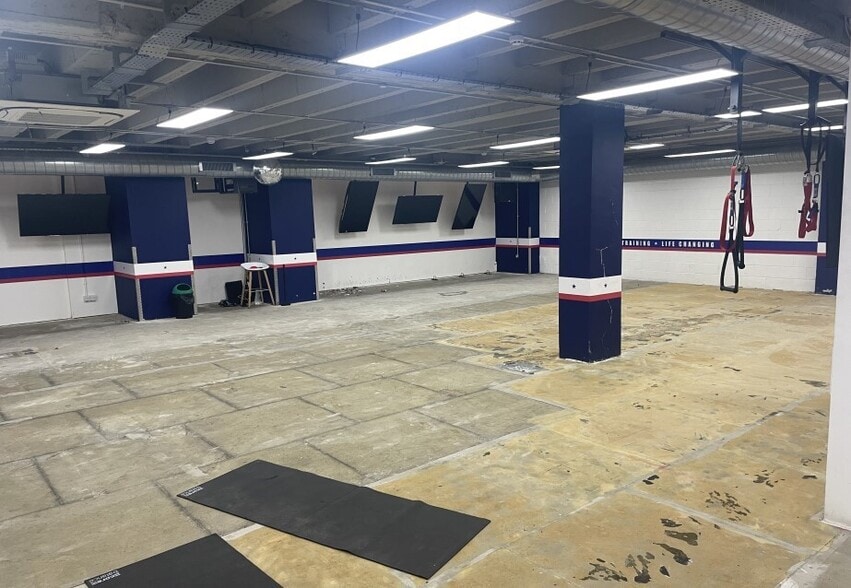 7 Kingsmead Sq, Bath to rent - Building Photo - Image 3 of 6