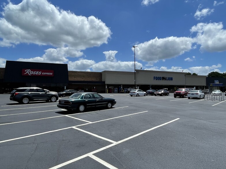 91 Food Lion Rd, Scotland Neck, NC for rent - Building Photo - Image 2 of 6