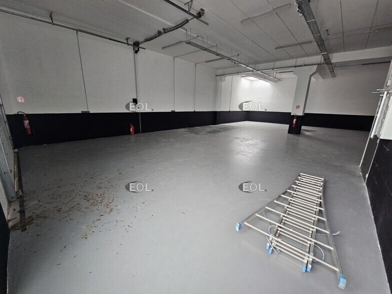 Light Industrial in Villejuif to rent - Interior Photo - Image 3 of 6