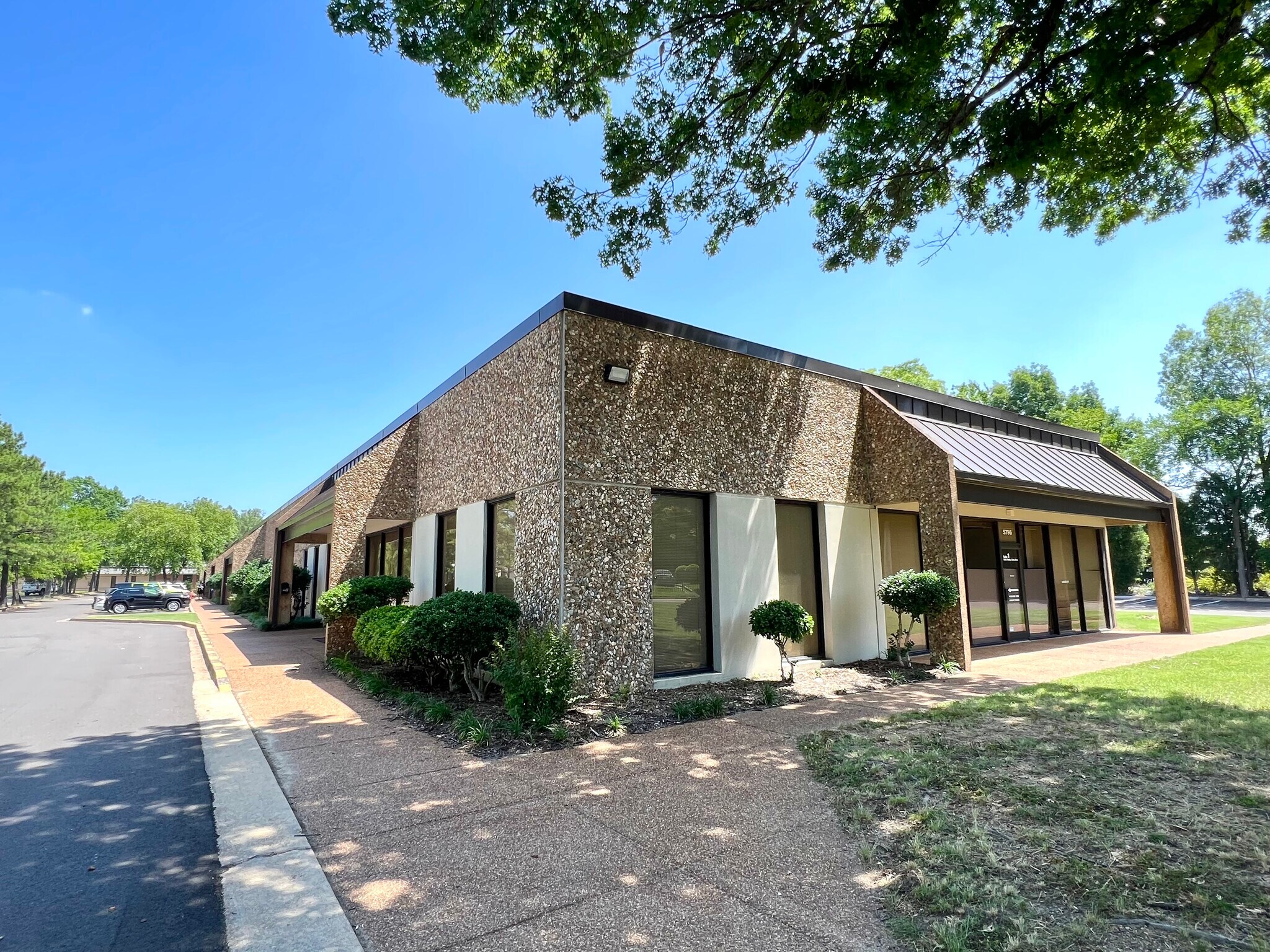5796 Shelby Oaks, Memphis, TN for sale Primary Photo- Image 1 of 1