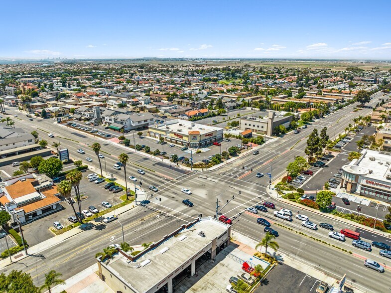 4935 Warner Ave, Huntington Beach, CA for sale - Building Photo - Image 3 of 4