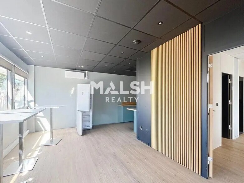 Office in Bron to rent - Interior Photo - Image 3 of 14