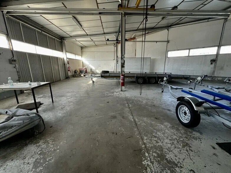 Industrial in Le Pontet to rent - Interior Photo - Image 3 of 6