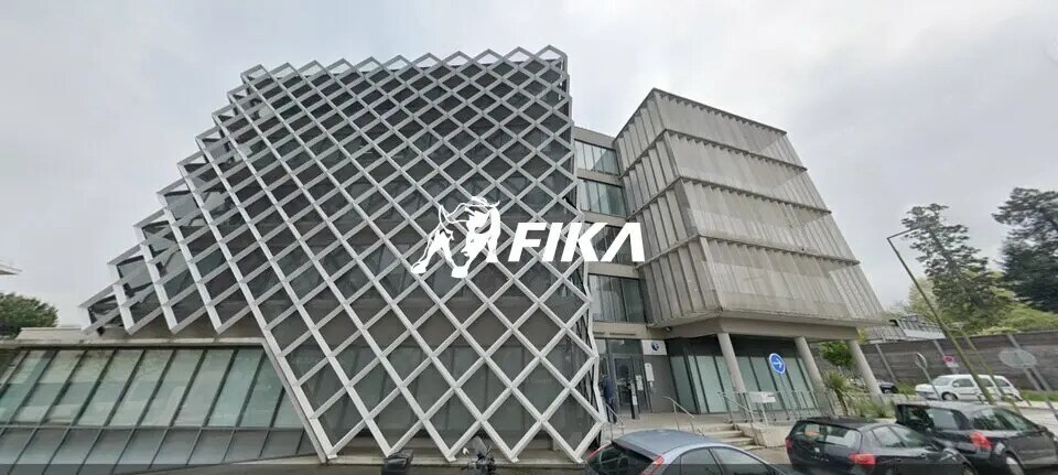 Retail in Lormont to rent - Building Photo - Image 2 of 7