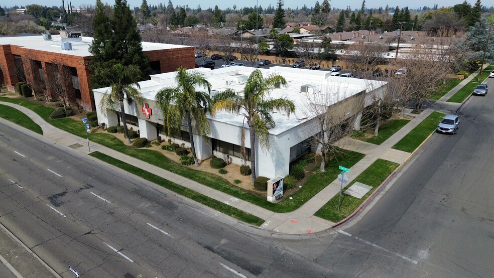 222 W Shaw Ave, Fresno, CA for rent - Building Photo - Image 1 of 1