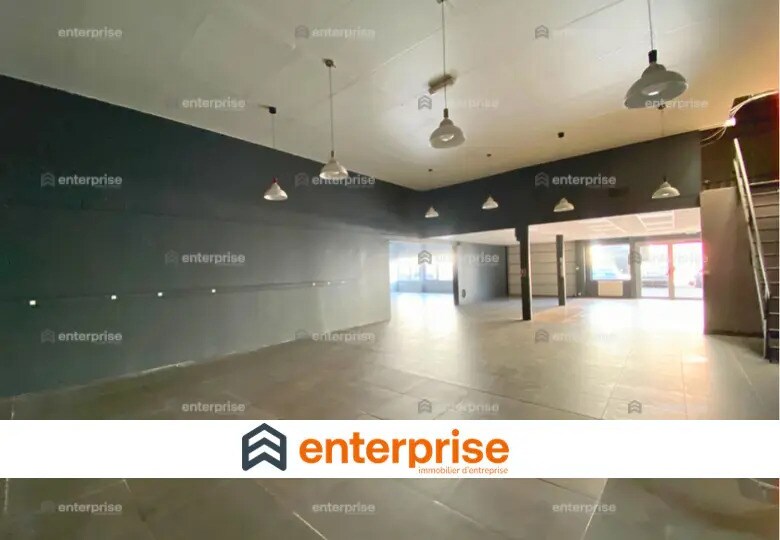 Location Commerce 280 m² - Photo 1