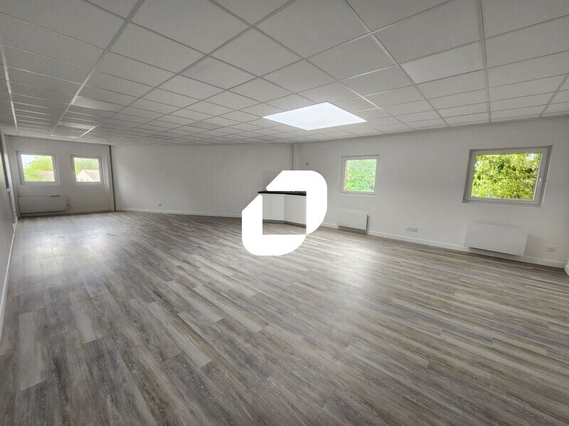 Light Industrial in Plaisir for sale Interior Photo- Image 1 of 13