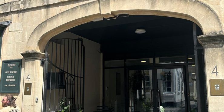 4 Queen St, Bath to rent Building Photo- Image 1 of 11