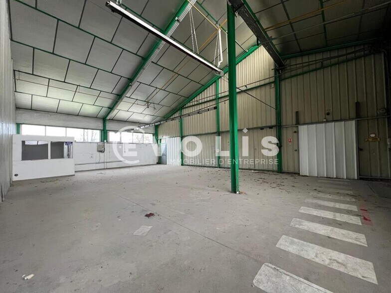 Light Industrial in Mornant to rent - Interior Photo - Image 2 of 7