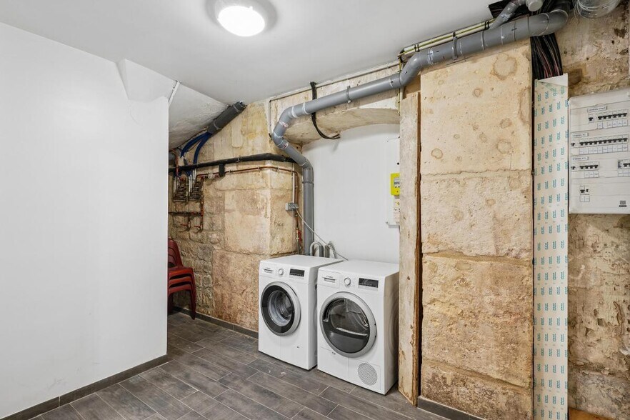 Retail in Paris to rent - Interior Photo - Image 3 of 14
