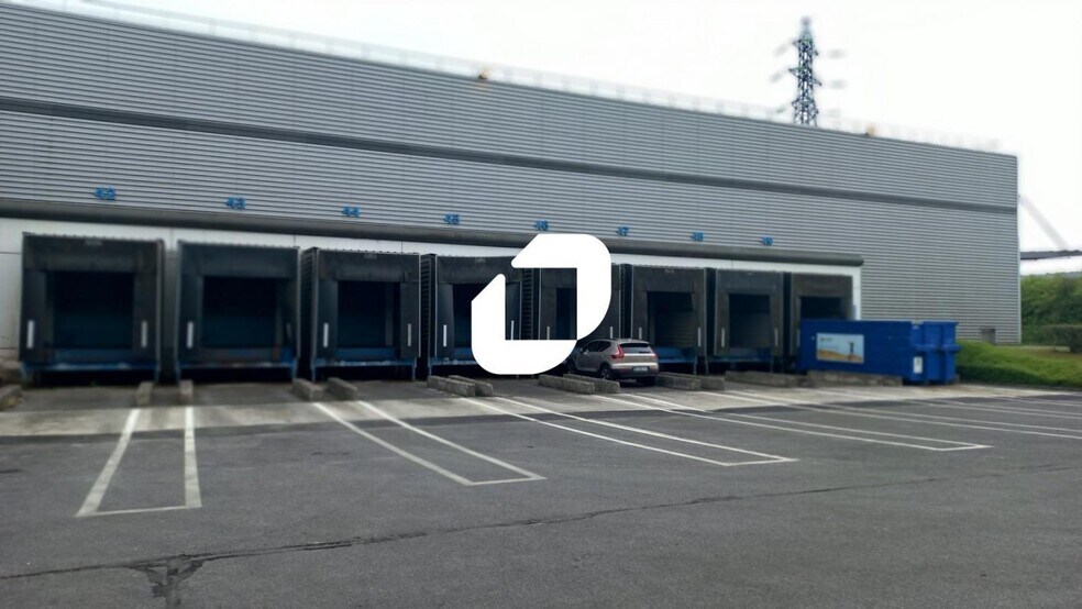 Industrial in Moissy-Cramayel to rent - Building Photo - Image 1 of 6