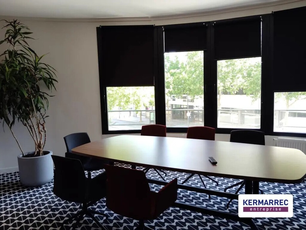Location Bureaux 140 m² - Photo 1