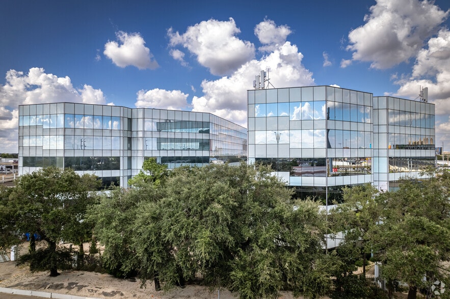 5821 Southwest Fwy, Houston, TX to rent - Building Photo - Image 1 of 10