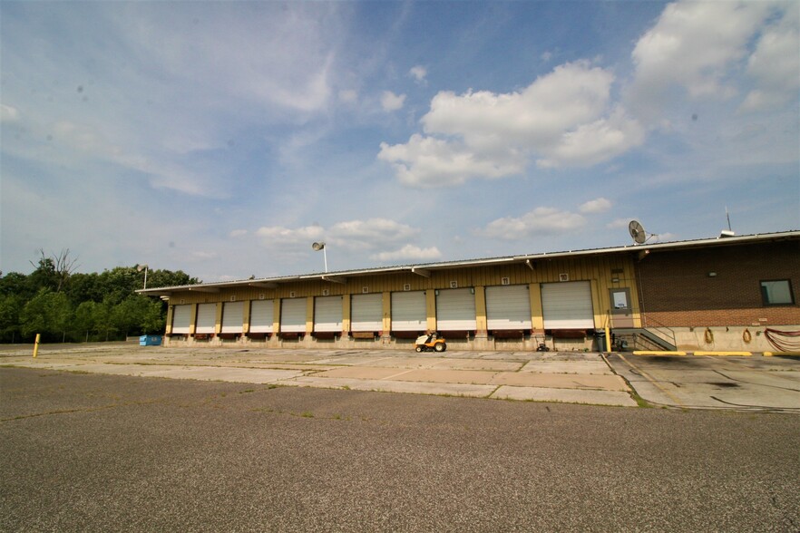 4222 Merchant Rd, Fort Wayne, IN for rent - Building Photo - Image 1 of 18