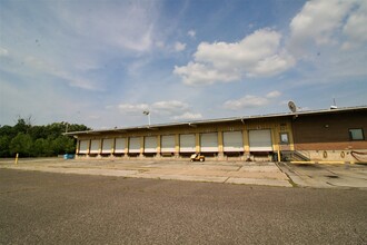 4222 Merchant Rd, Fort Wayne, IN for rent Building Photo- Image 1 of 19