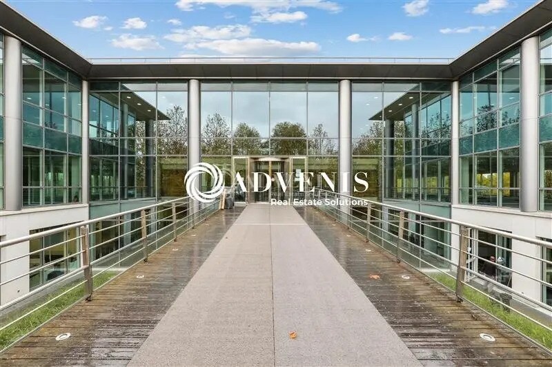 Office in Roissy-en-France to rent Building Photo- Image 1 of 9