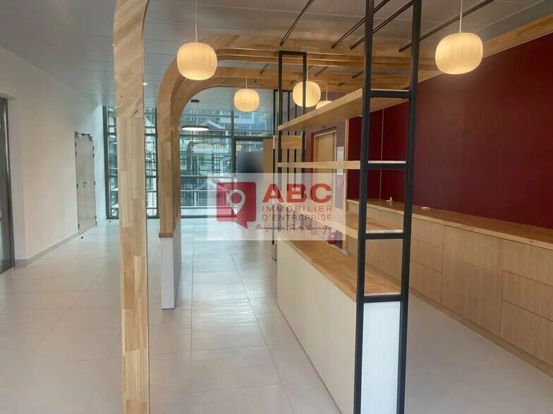 Retail in Montpellier to rent - Interior Photo - Image 3 of 7